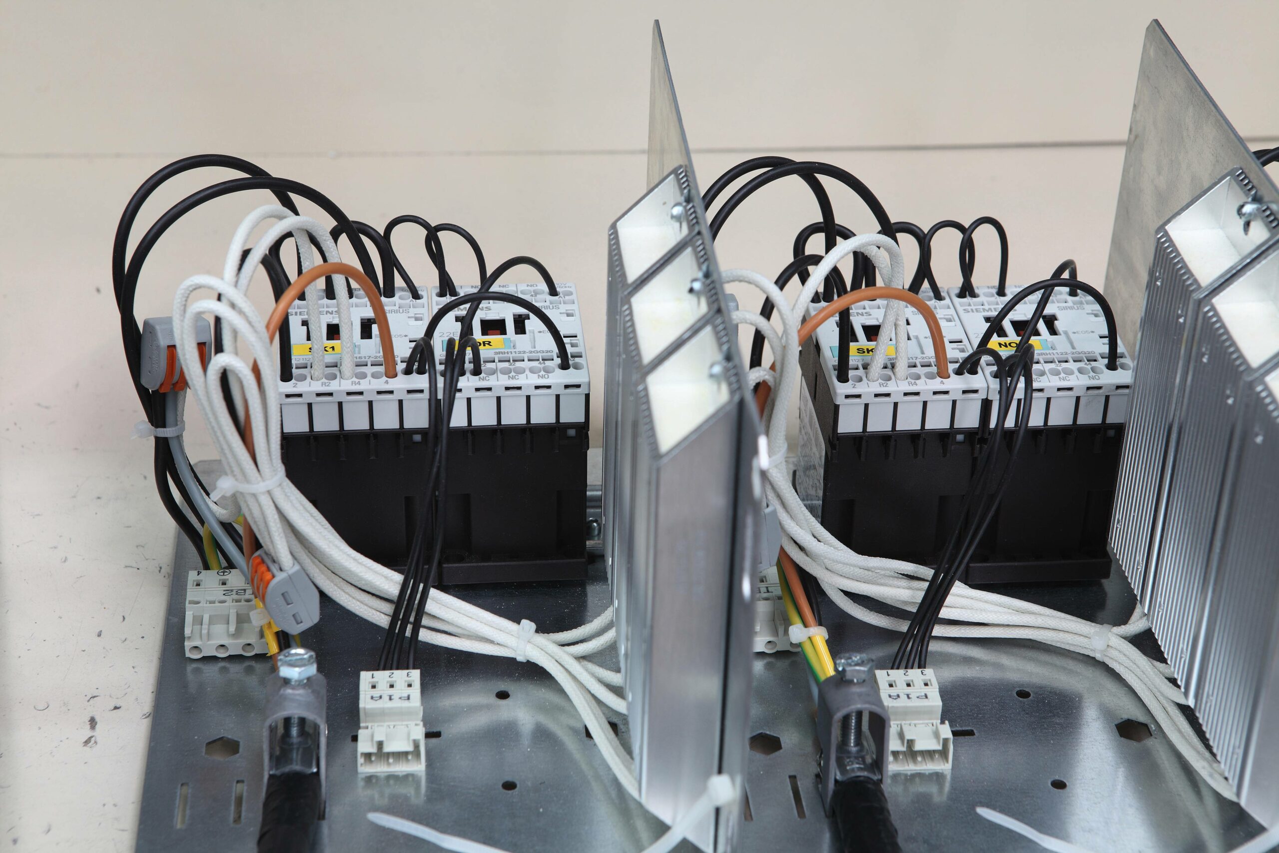 2022-OCTE Electric Spain-assemblage electrique complexe 2022-OCTE Electric Spain-assemblage electrique complexe
